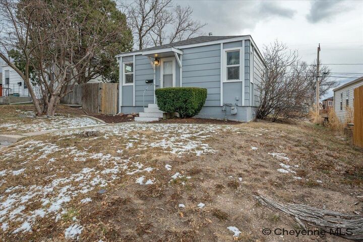Property Photo: 1911 E 17th St WY 82001