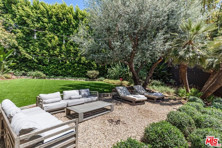 Property Photo:  1136 N Doheny Dr  CA 90069 