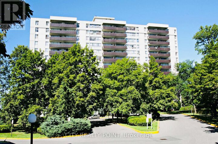 Property Photo:  6200 Bathurst Street 1105  ON M2R 2A3 