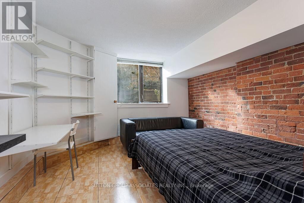 Property Photo:  157 Madison Avenue 1B  ON M5R 2S6 
