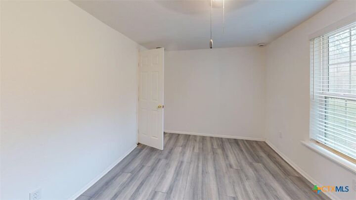 Property Photo:  710 W Avenue D  TX 76513 