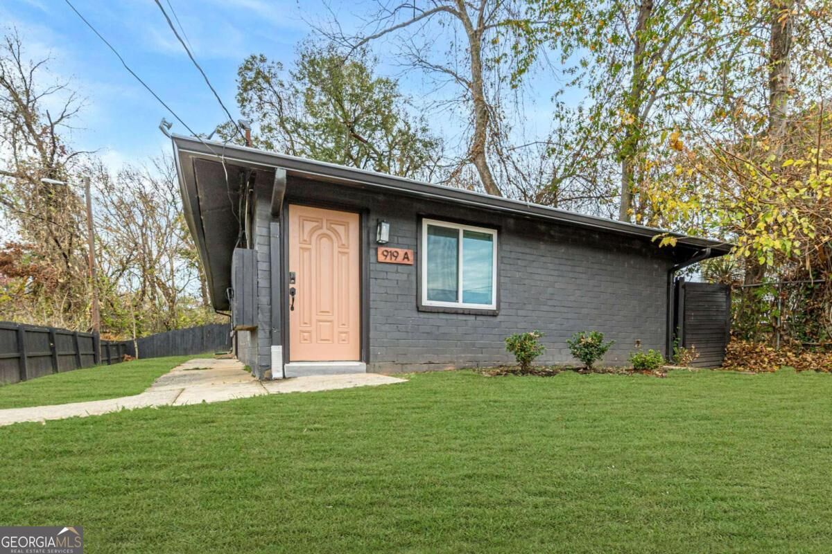 Property Photo:  919 Hobson Street SW  GA 30310 