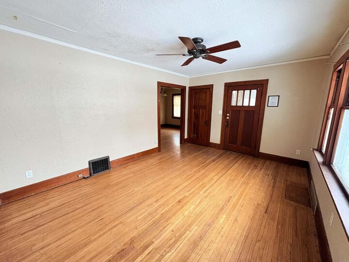 Property Photo:  708 W 6th Street  IA 50613 