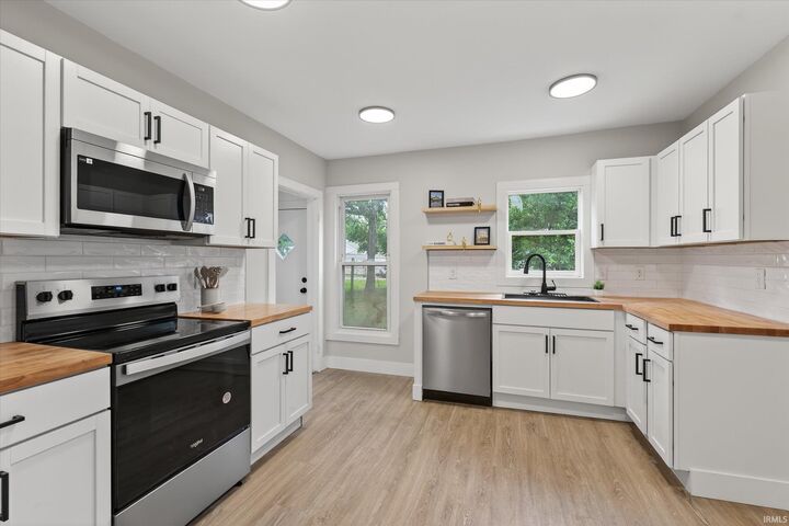 Property Photo:  1434 E 4th Street  IN 46544-2927 