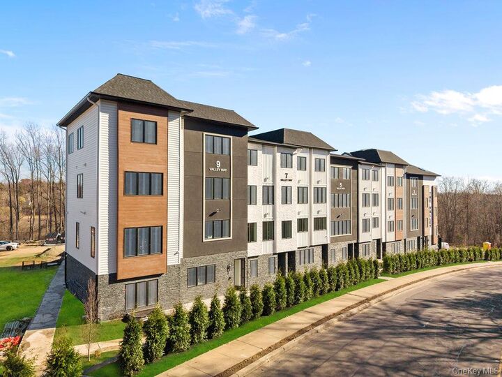 Property Photo:  5 Valley Way 320  NY 10977 