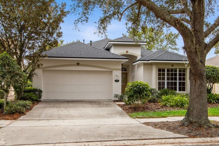 Property Photo: 902 Heron Point Circle FL 32724