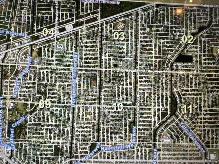 Property Photo: 1402 Yorkshire Street FL 33952