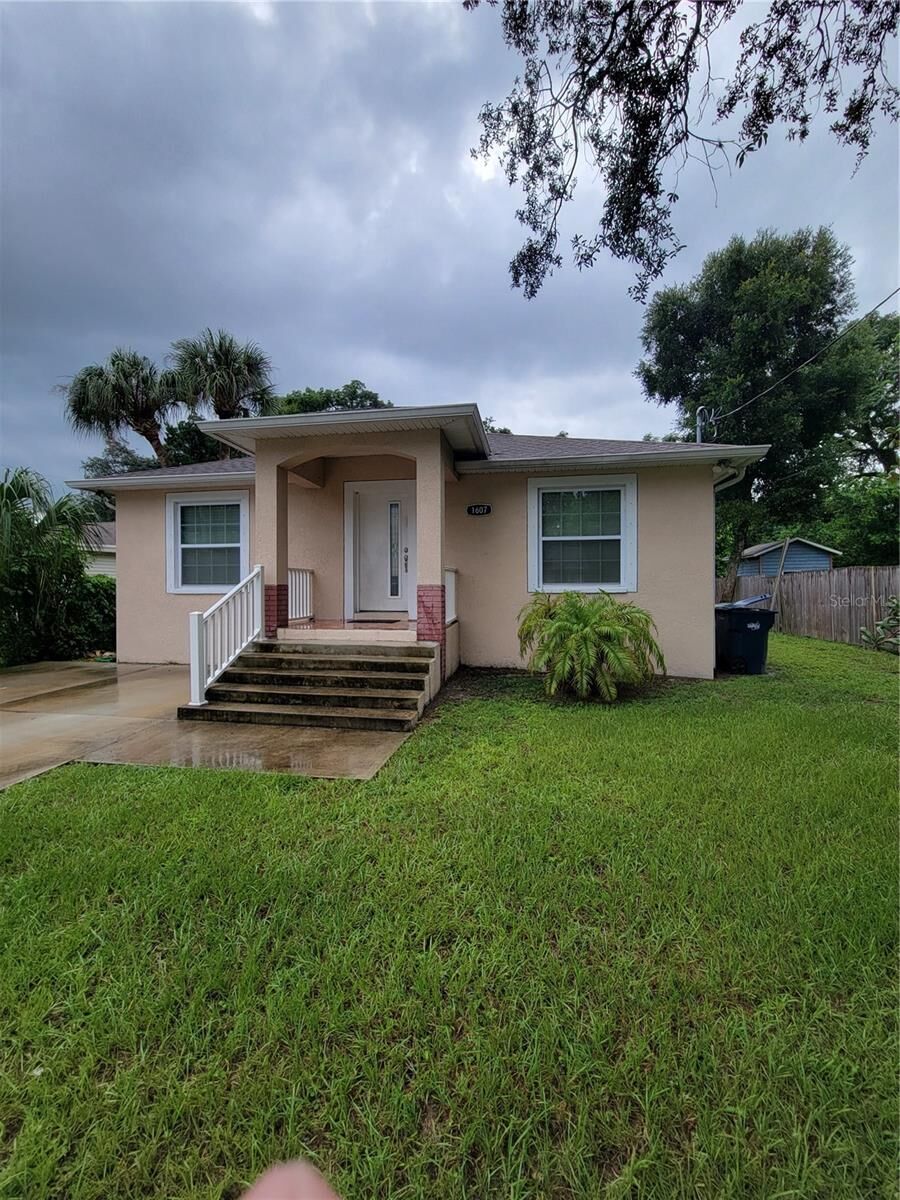 Property Photo: 1607 E Linebaugh Ave FL 33612
