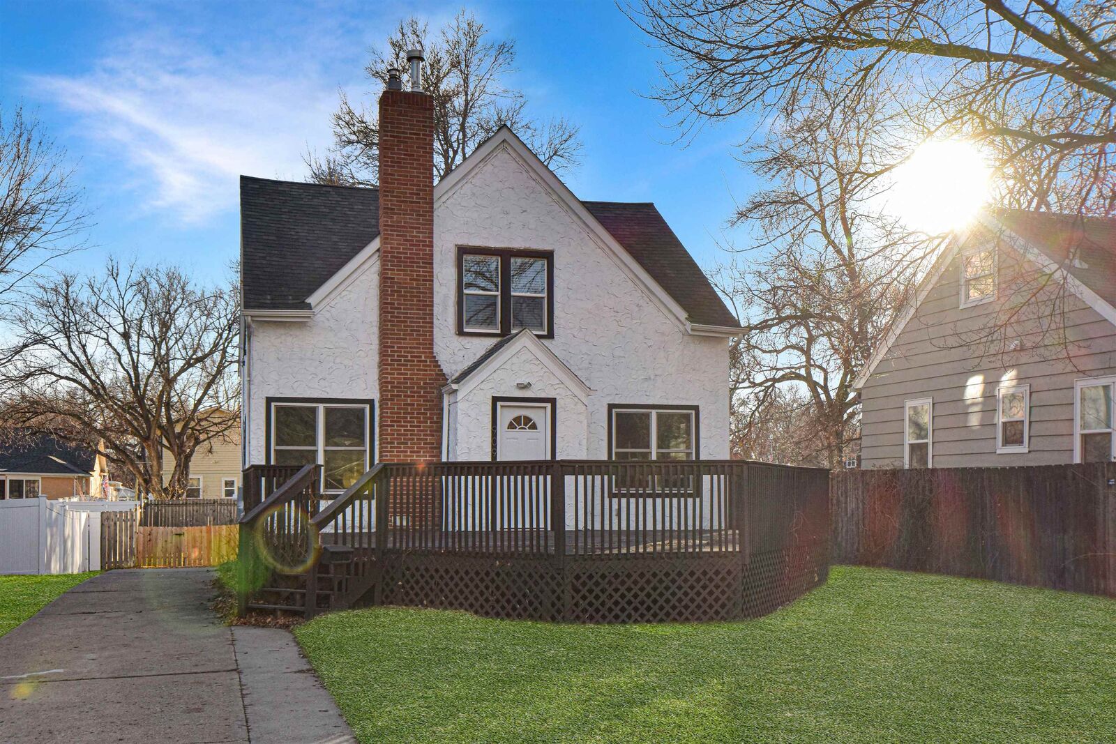 Property Photo:  909 2nd Ave NW  ND 58703 