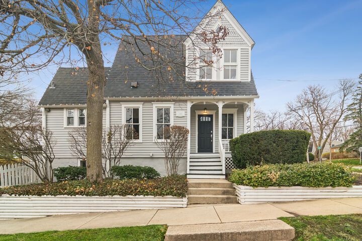 Property Photo: 202 E Hillside Avenue IL 60010