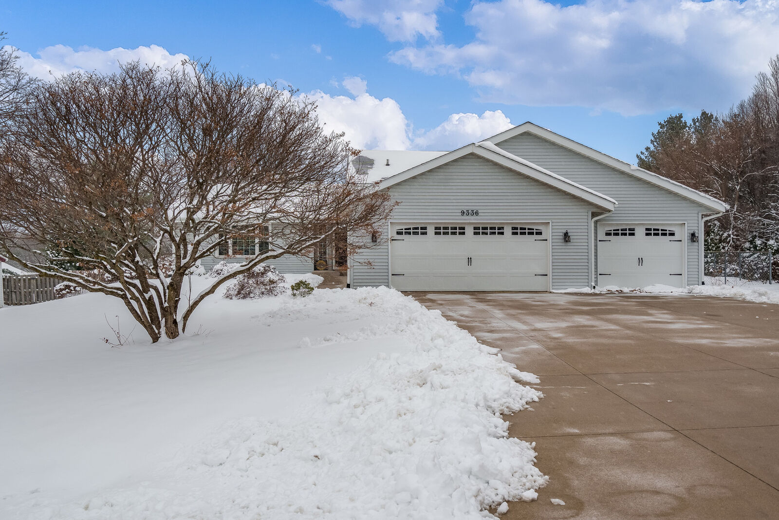 Property Photo: 9336 Old Towne Court IL 61073