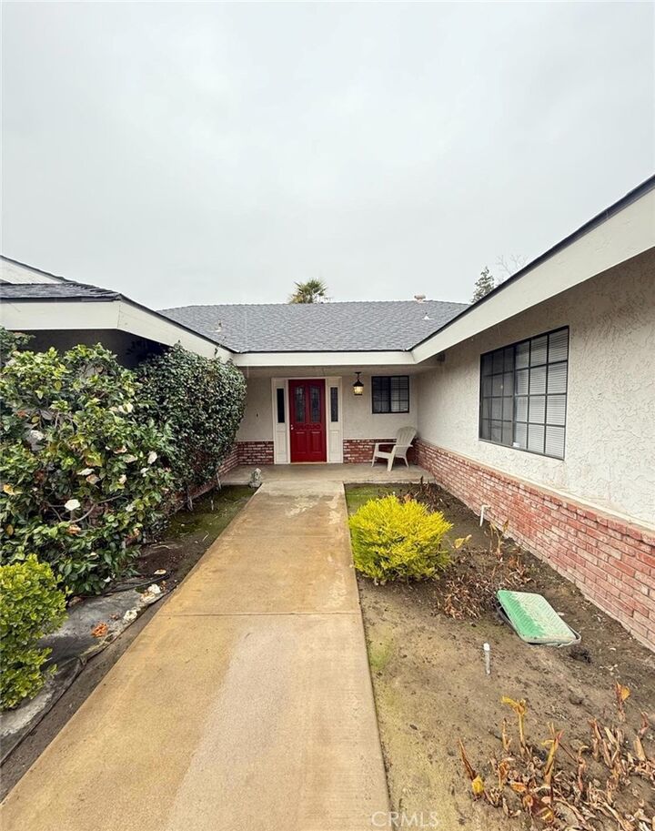 Property Photo: 2825 Kootenay Court CA 93309