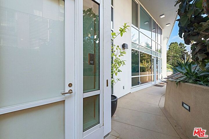 Property Photo:  1705 Ocean Ave  CA 90401 