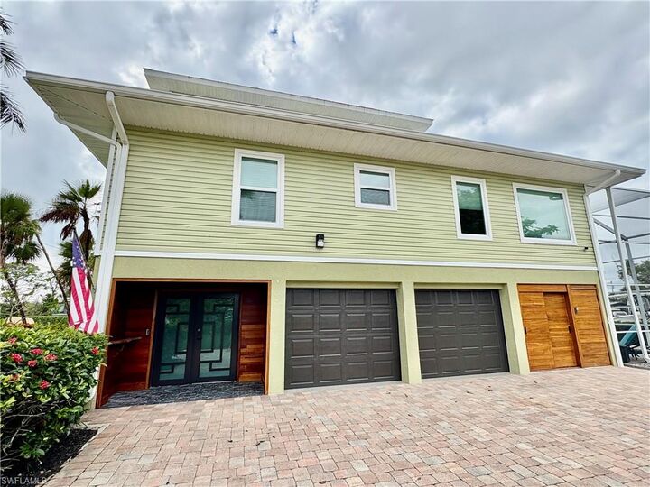 Property Photo: 3858 Riviera Cir FL 34134