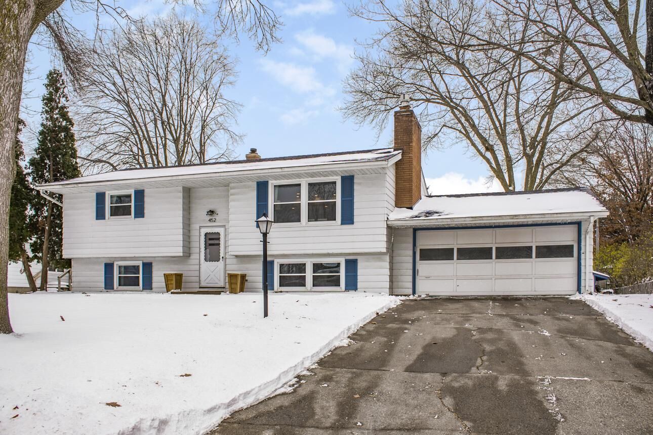 Property Photo:  452 Terrace Drive  MN 55113 