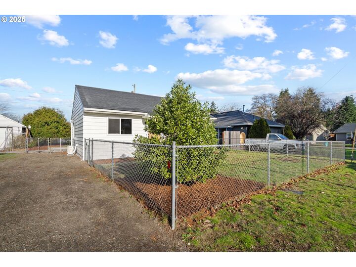 Property Photo: 3104 E 24th St WA 98661