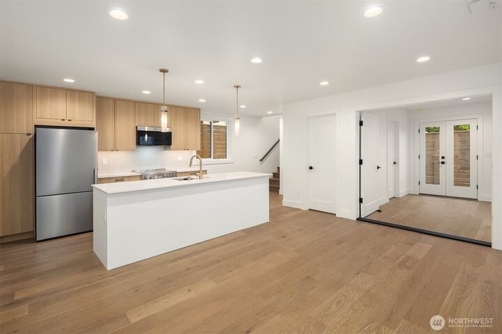 Property Photo:  104 NE 44th Street  WA 98105 