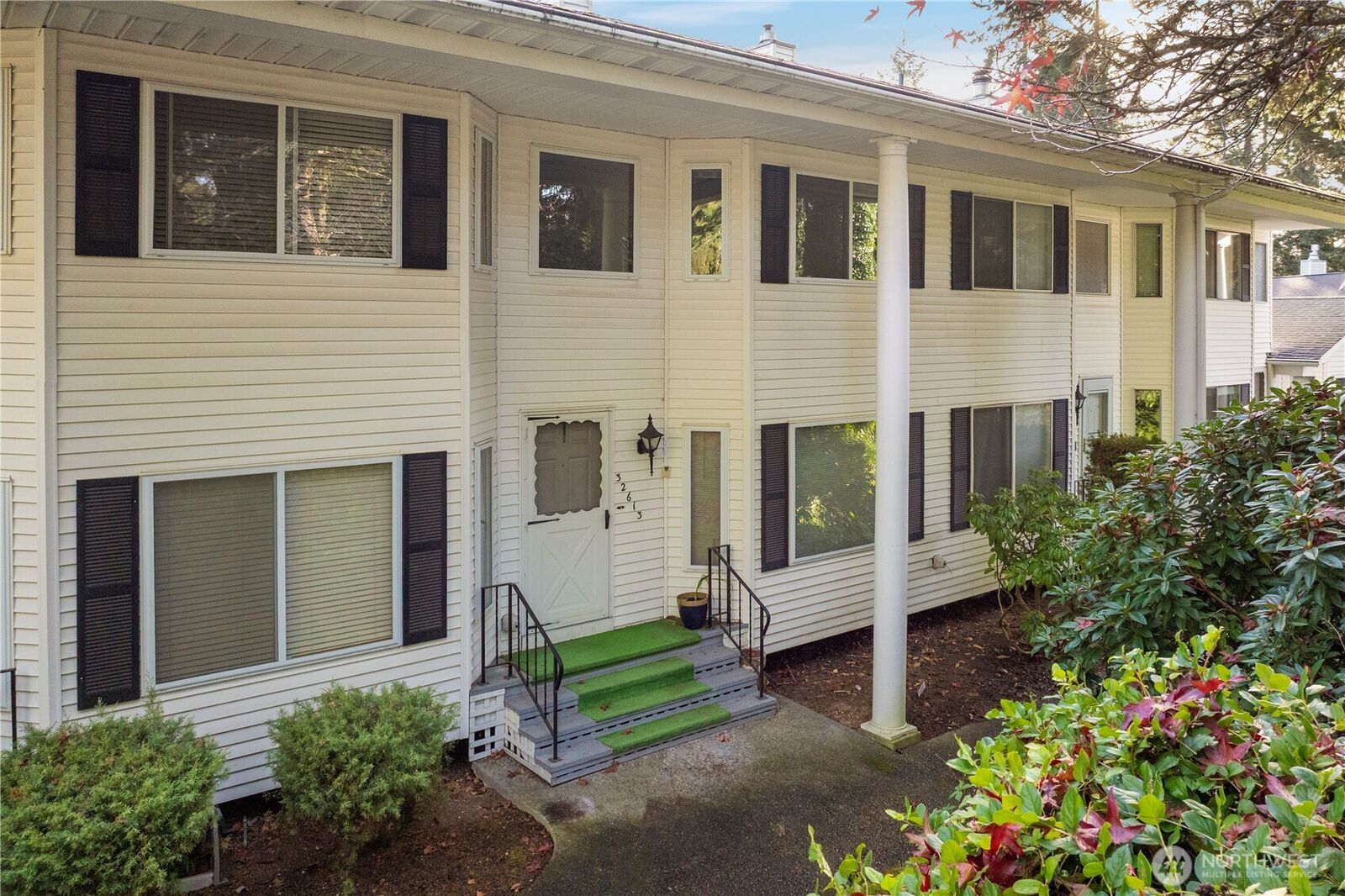 Property Photo: 32613 2nd Place S 213 WA 98003