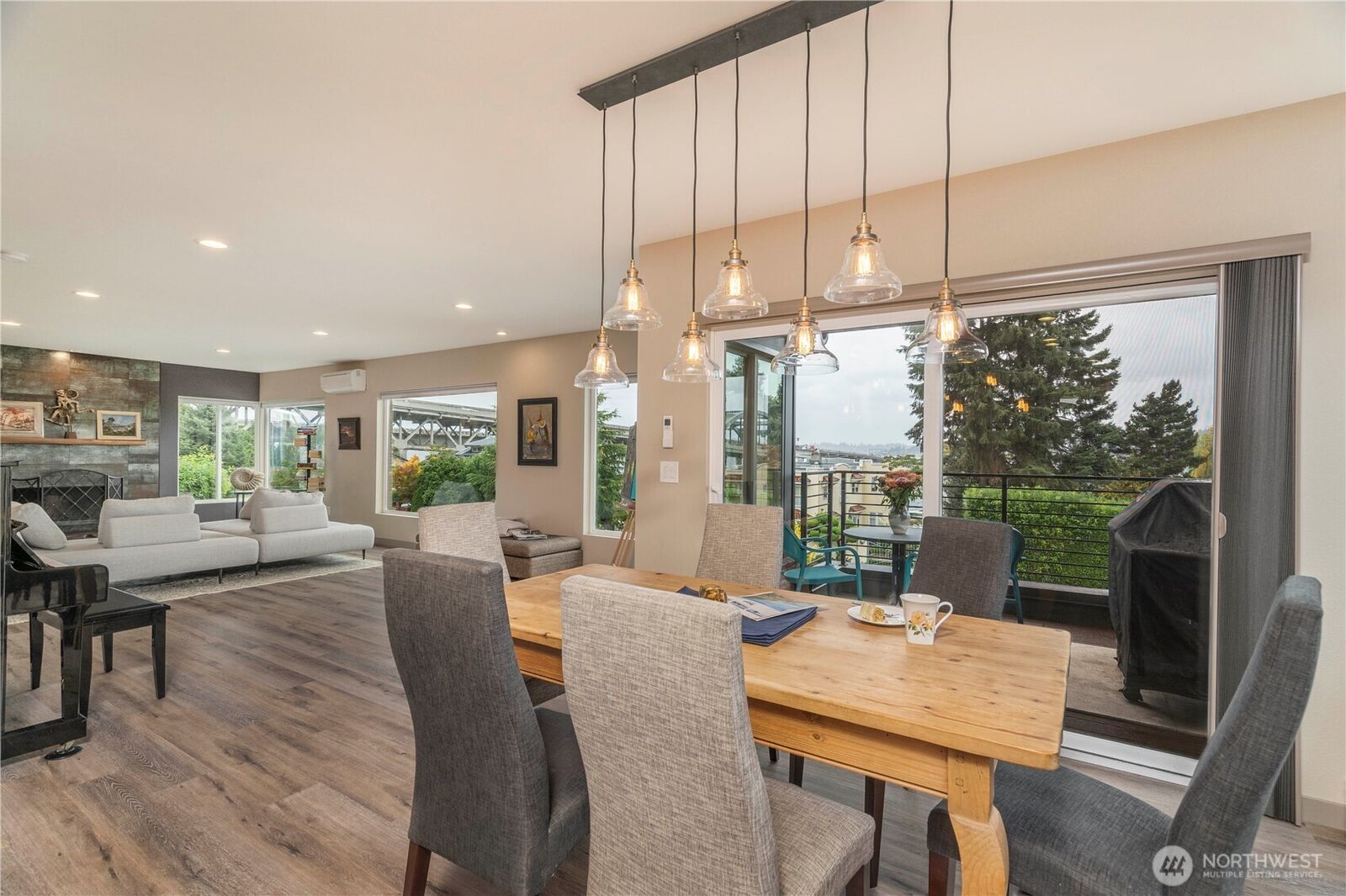 Property Photo:  1420 S 36th Avenue  WA 98144 