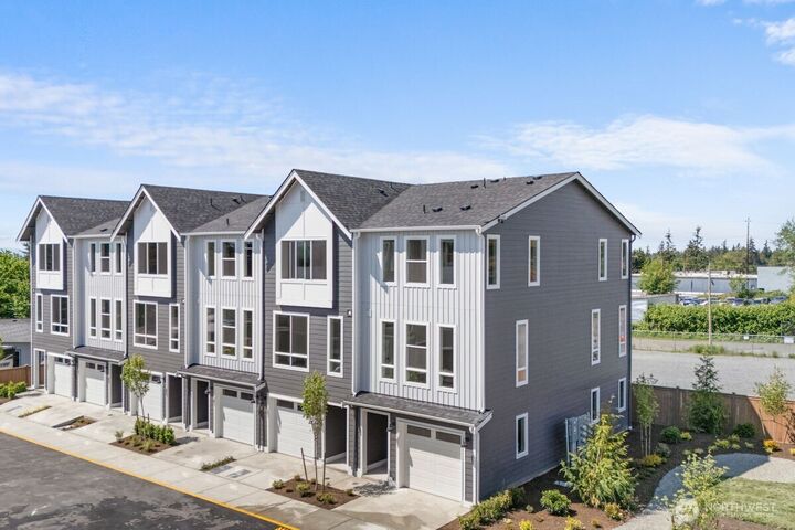 Property Photo:  15726  40th Avenue W A3  WA 98087 