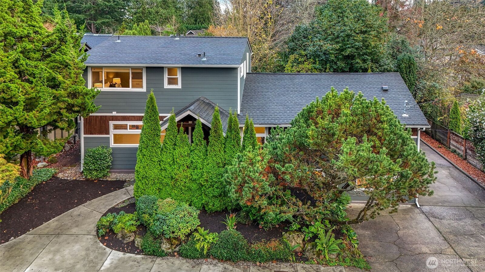 Property Photo:  5503 NE 58th Street  WA 98105 