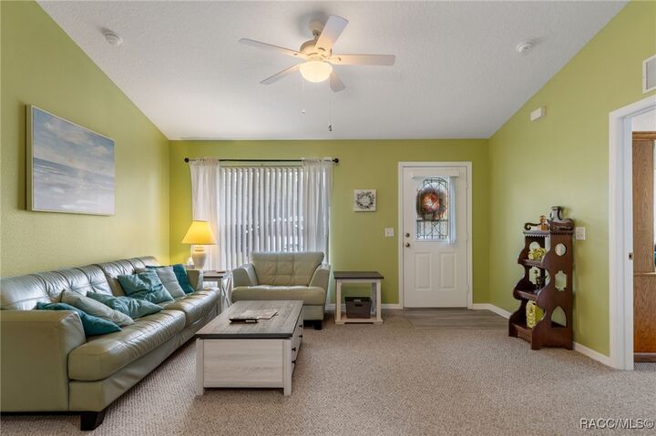 Property Photo: 916 Yale Lane FL 34452