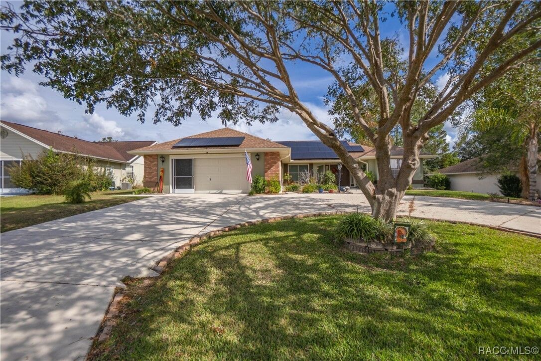 Property Photo: 3869 N Grapefern Way FL 34465
