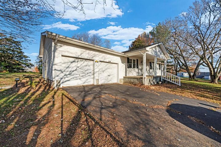 Property Photo: 564 Owensby Road KY 42141