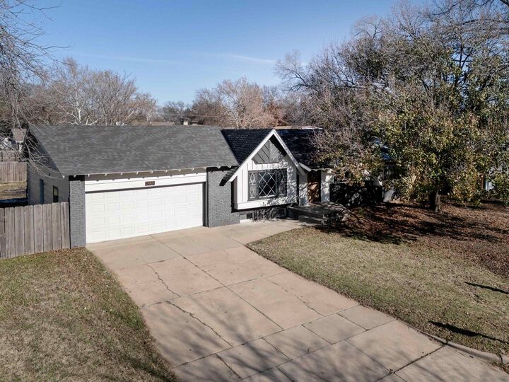 8220 E Peach Tree Ln  Wichita KS 67207 photo