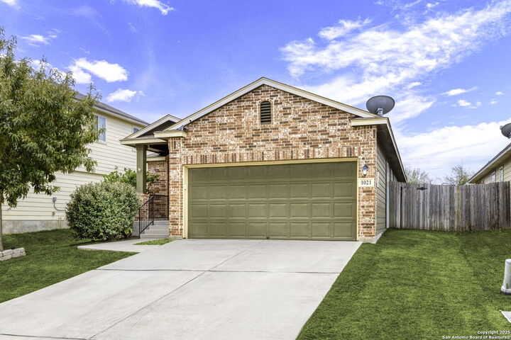 Property Photo:  1021 Lauren St  TX 78130 