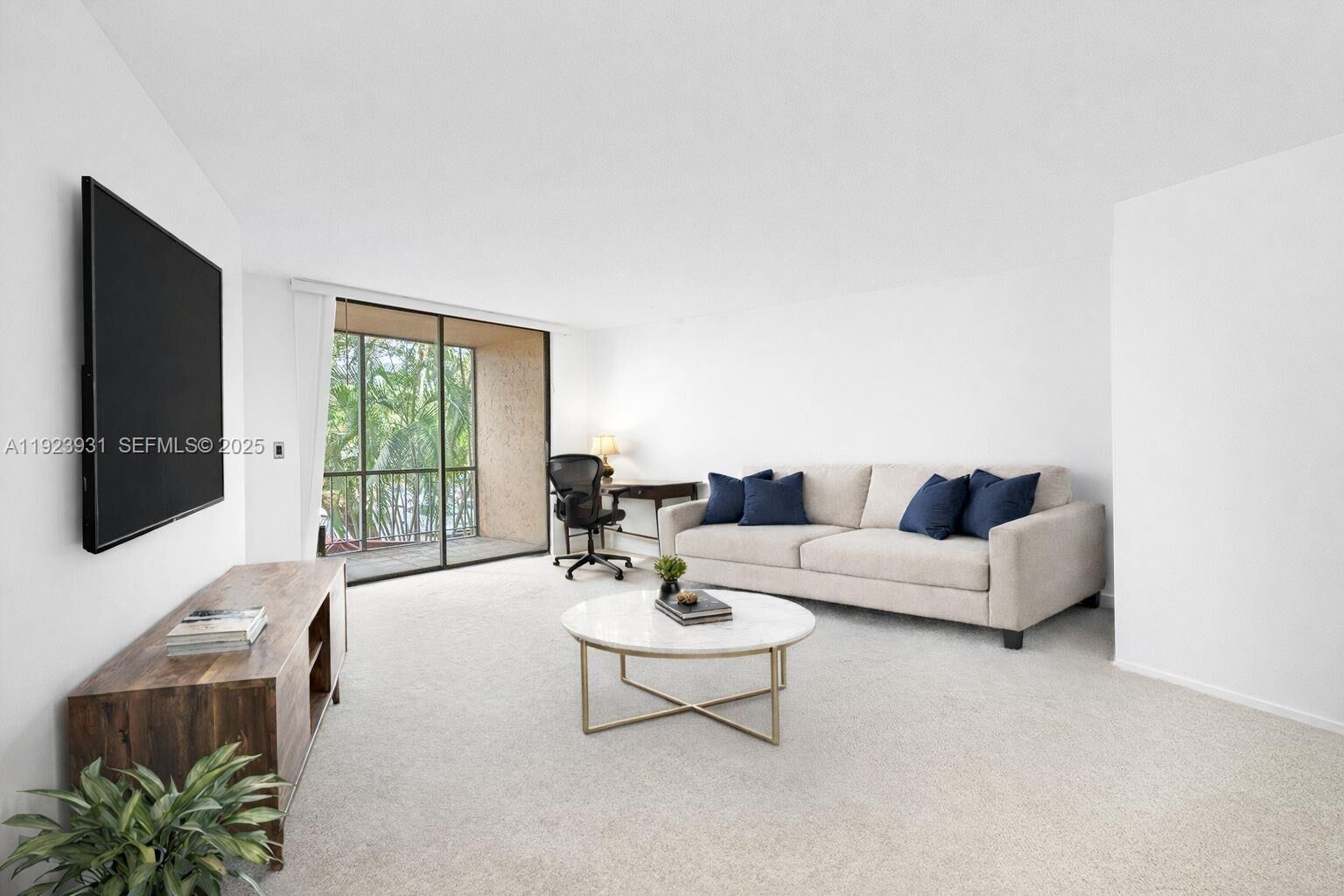 Property Photo: 3800 N Hills Dr 206 FL 33021