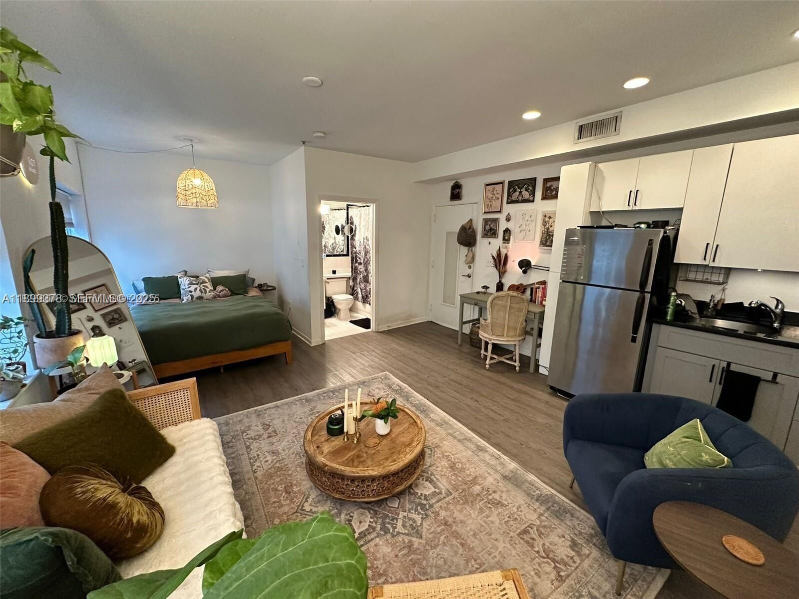 Property Photo: 1244 Pennsylvania Ave 103 FL 33139