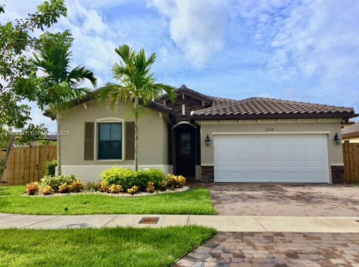 15154 SW 118th St  Miami FL 33196 photo