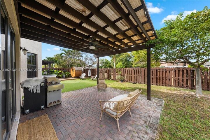 Property Photo:  984 NW 104th Ave  FL 33172 