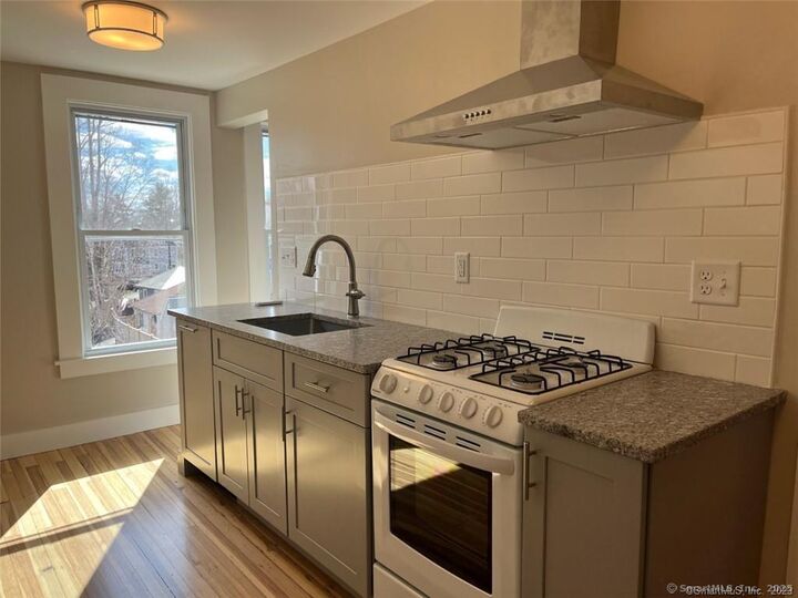 Property Photo:  95 Fern Street 6  CT 06105 