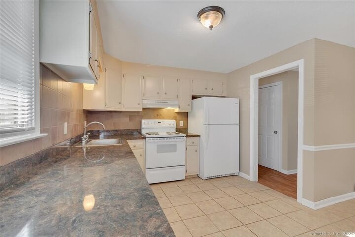 Property Photo: 178 Oakland Avenue 1 CT 06053