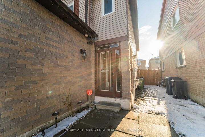 Photo de la propriété: 109 Plumrose Pathway ON M1B 4B6