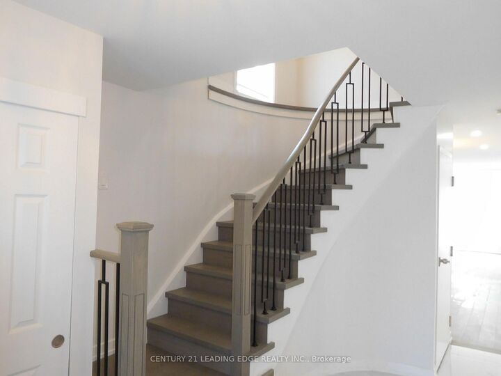 Photo de la propriété:  88 Hewitt Crescent Upper  ON L1S 7B4 