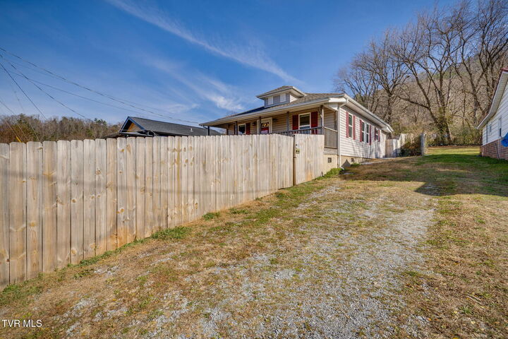Property Photo:  205 Okolona Drive  TN 37650 