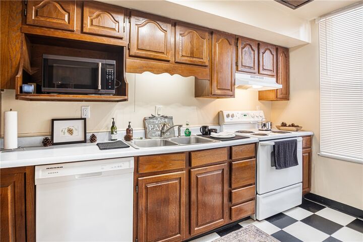 Property Photo: 211 4th St PA 15215