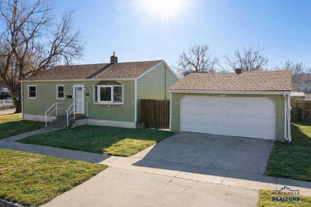 Property Photo:  1801 Albany Ave  SD 57747 