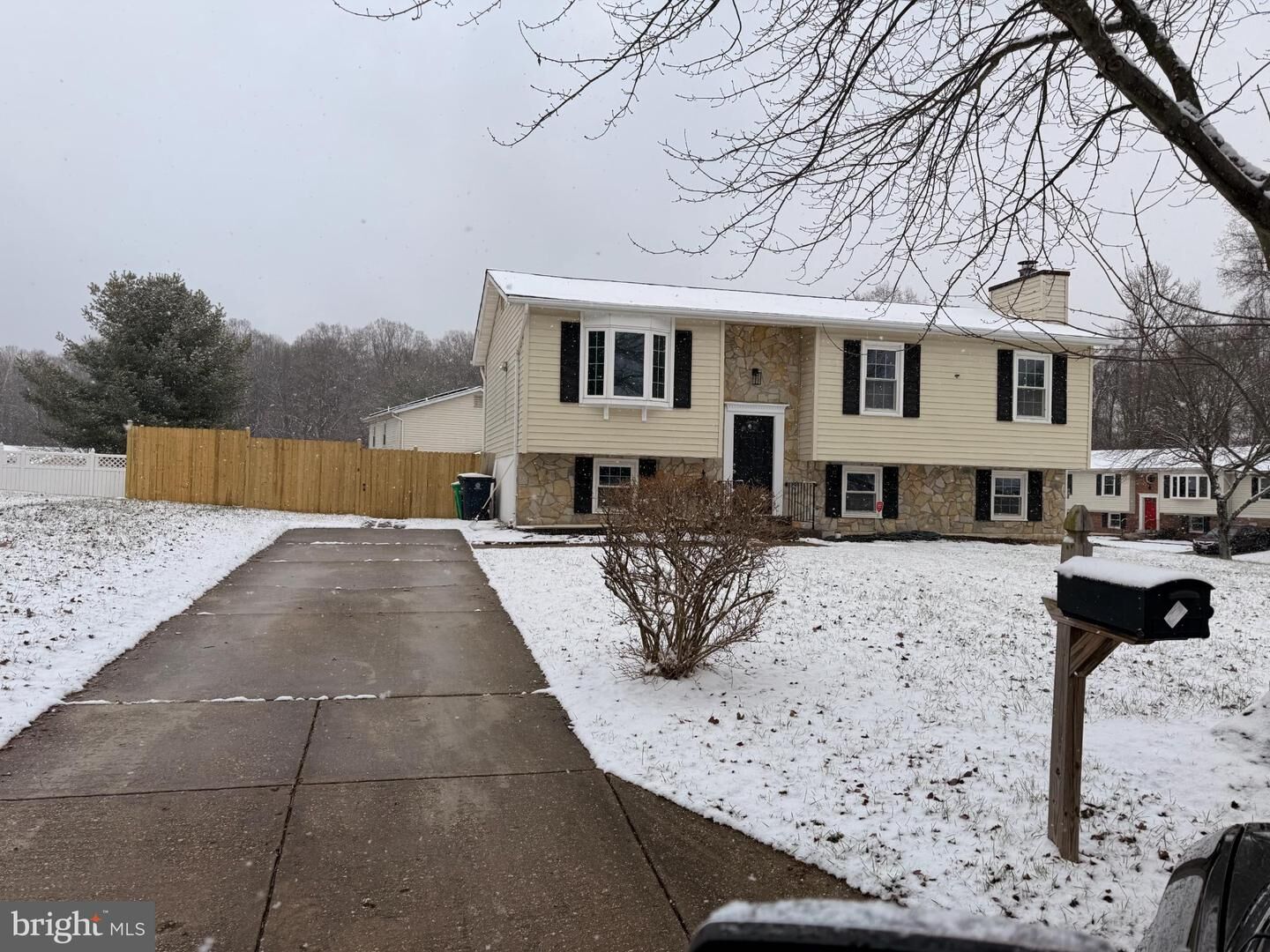 Property Photo:  201 Royal Oak Circle  MD 20785 