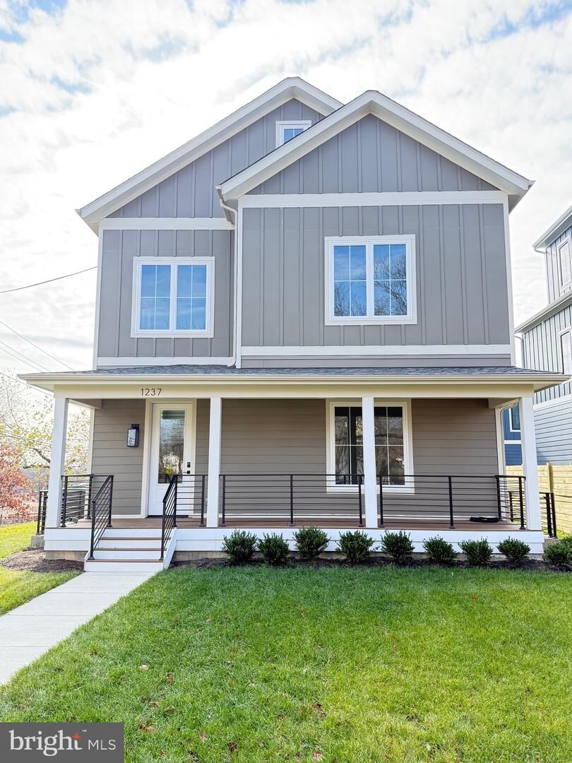 Property Photo:  1237 Franklin Street NE  DC 20017 