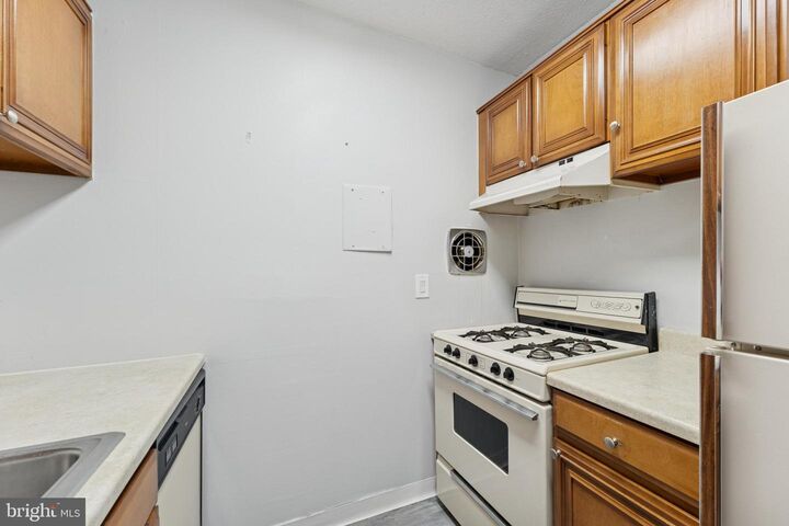 Property Photo:  6100 Westchester Park Drive 520  MD 20740 