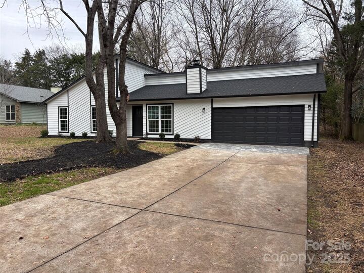 Property Photo: 7401 Sheffingdell Drive NC 28226