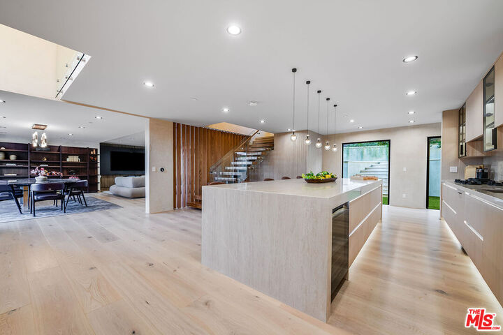 Property Photo:  8721 Sunset Plaza Ter  CA 90069 