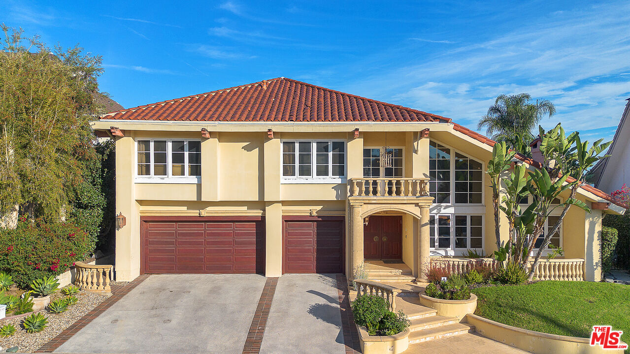 Property Photo:  6024 Woodland View Dr  CA 91367 