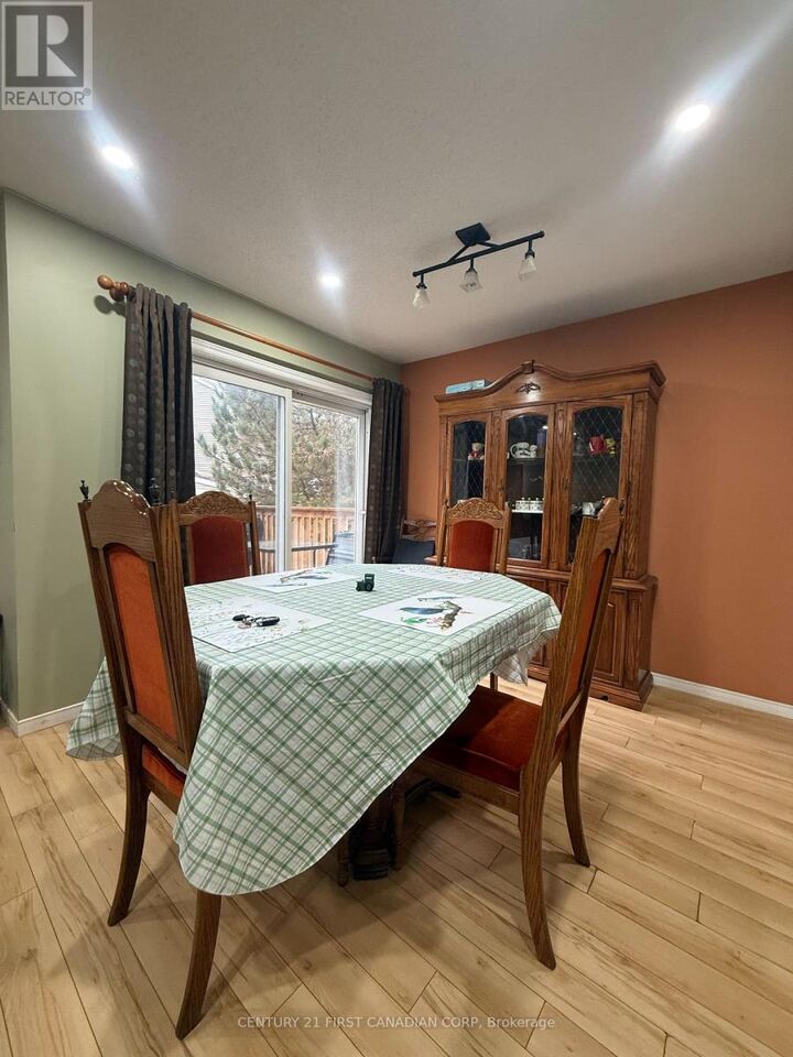 Photo de la propriété: 9 Ailsa Place 70 ON N5Z 4Z6