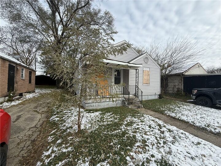 Property Photo: 4715 Greenwich Village Avenue OH 45406