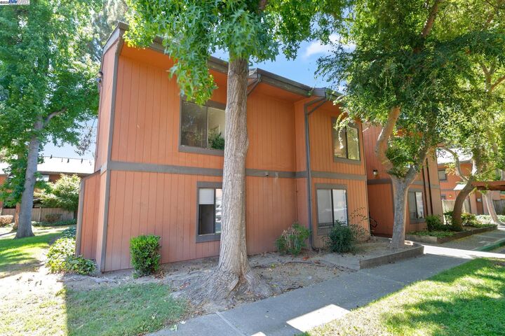 Property Photo: 38623 Cherry Ln 148 CA 94536
